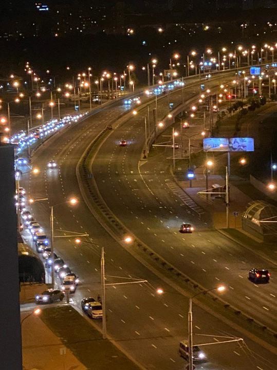 «Поставили автоматы к головам, и всё — и привезли сюда». Из ЦИП на Окрестина начали выпускать задержанных «Поставили автоматы к головам, и всё — и привезли сюда». Из ЦИП на Окрестина начали выпускать задержанных
