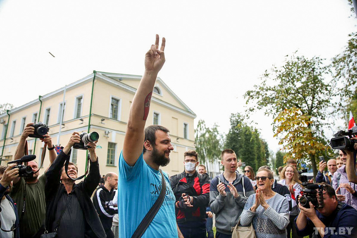 «Все в порядке, дали объяснения». Знак вышел с допроса в СК «Все в порядке, дали объяснения». Знак вышел с допроса в СК