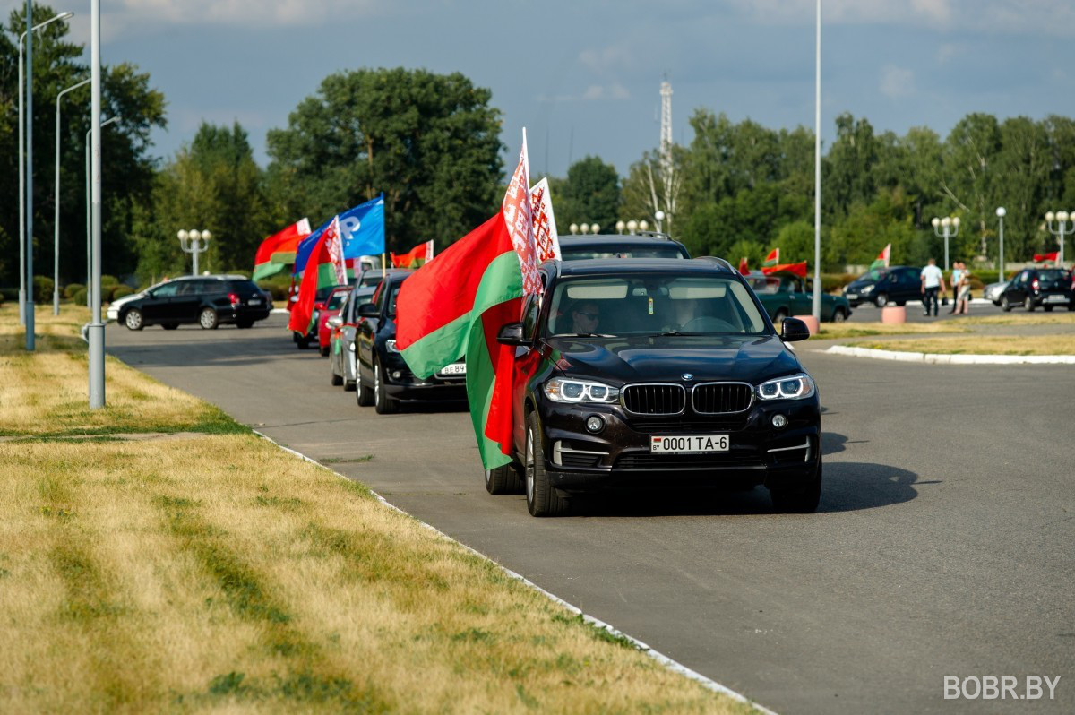 В Бобруйске прошёл автопробег в поддержку Александра Лукашенко. Фоторепортаж В Бобруйске прошёл автопробег в поддержку Александра Лукашенко. Фоторепортаж