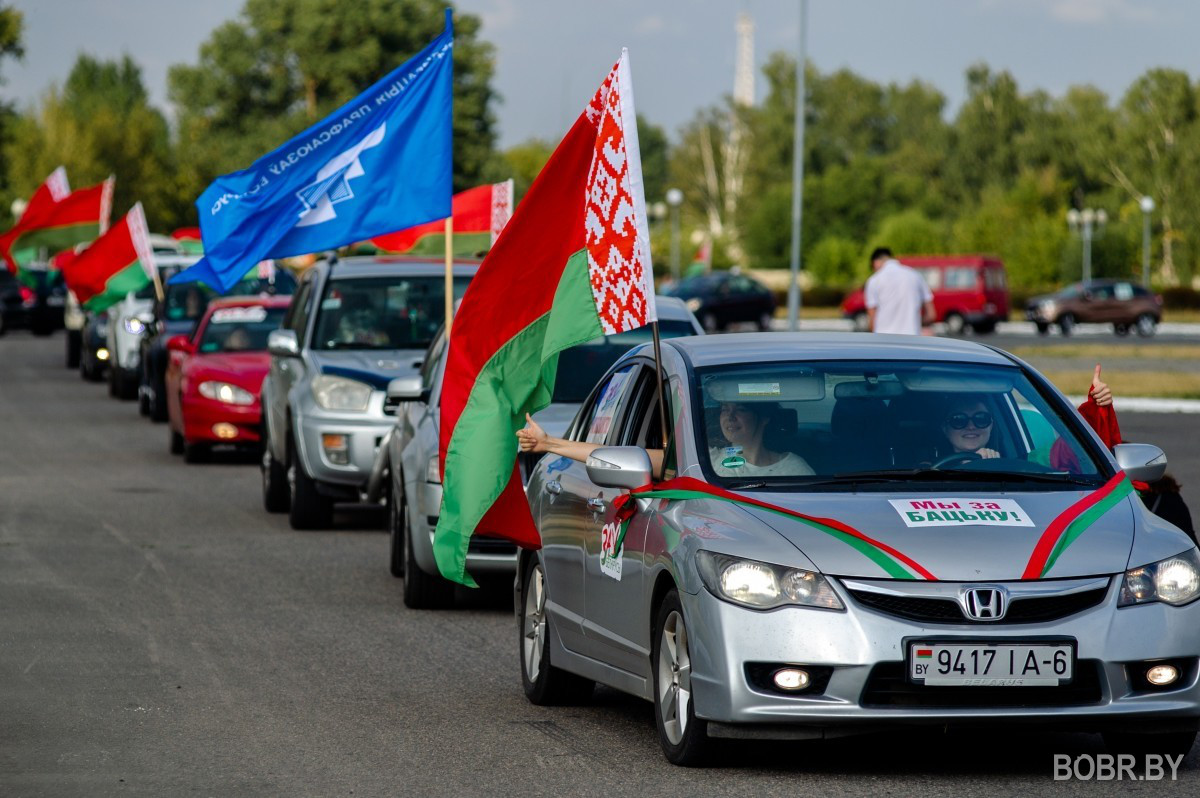 В Бобруйске прошёл автопробег в поддержку Александра Лукашенко. Фоторепортаж В Бобруйске прошёл автопробег в поддержку Александра Лукашенко. Фоторепортаж