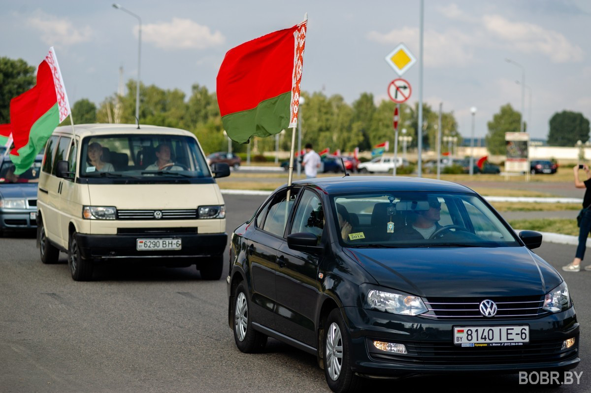 В Бобруйске прошёл автопробег в поддержку Александра Лукашенко. Фоторепортаж В Бобруйске прошёл автопробег в поддержку Александра Лукашенко. Фоторепортаж
