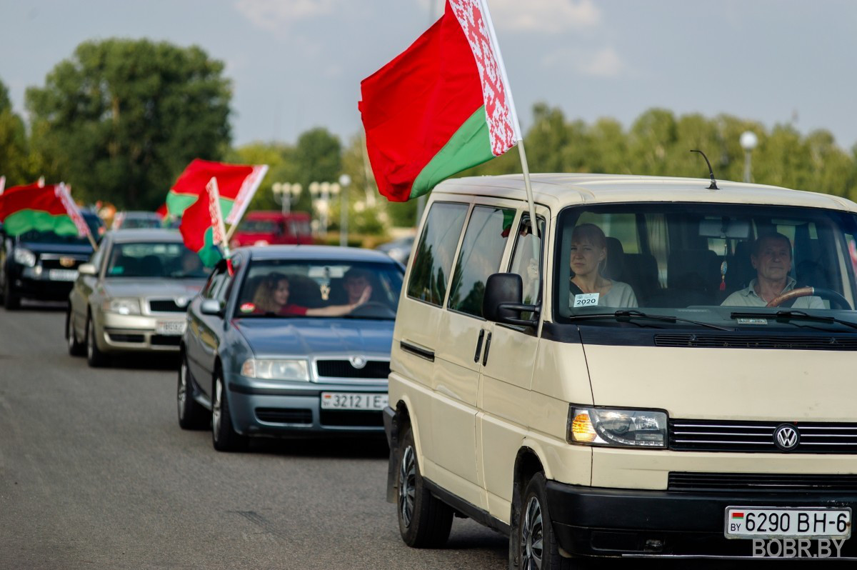 В Бобруйске прошёл автопробег в поддержку Александра Лукашенко. Фоторепортаж В Бобруйске прошёл автопробег в поддержку Александра Лукашенко. Фоторепортаж
