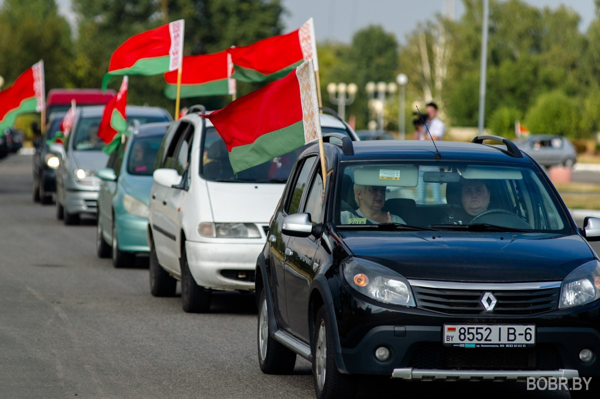 В Бобруйске прошёл автопробег в поддержку Александра Лукашенко. Фоторепортаж В Бобруйске прошёл автопробег в поддержку Александра Лукашенко. Фоторепортаж