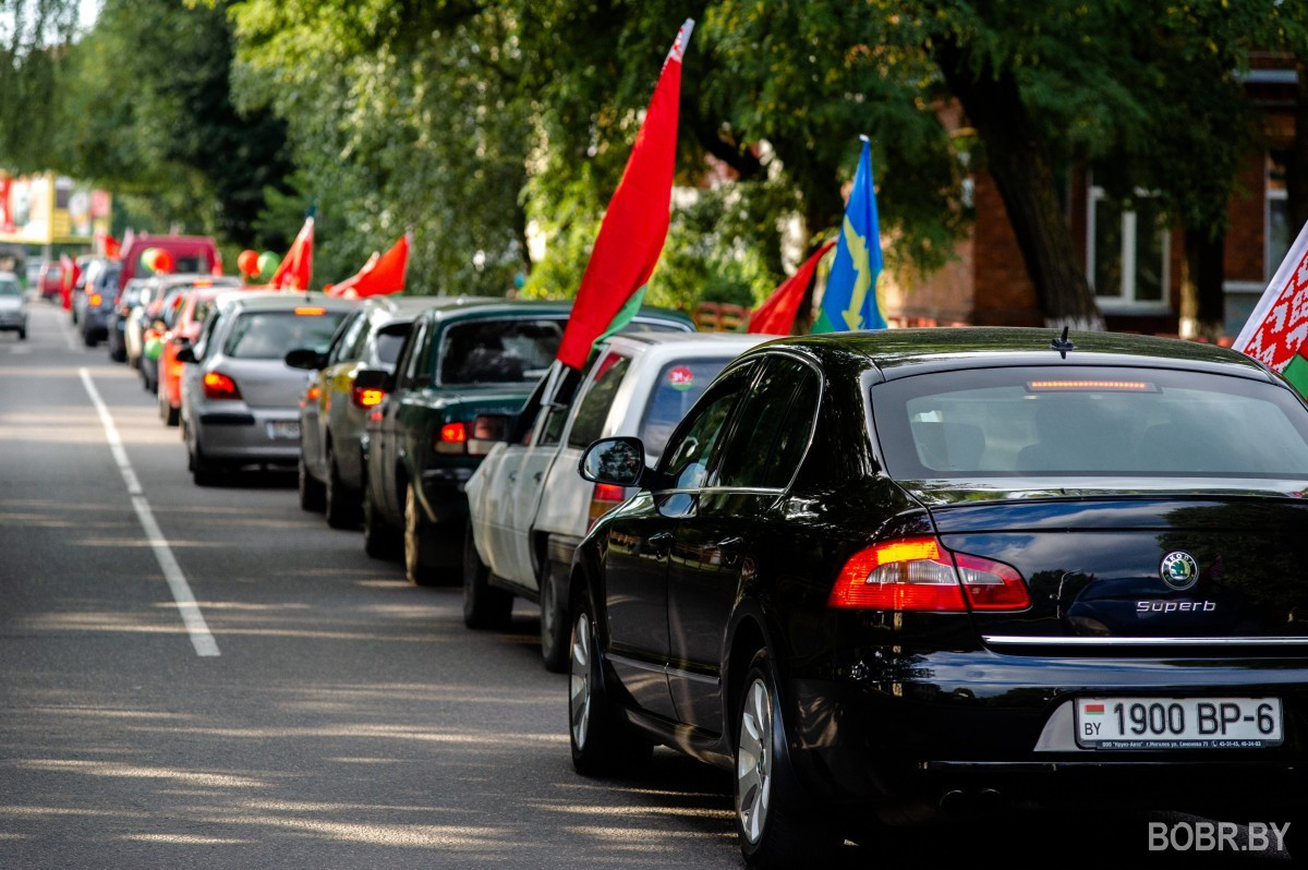 В Бобруйске прошёл автопробег в поддержку Александра Лукашенко. Фоторепортаж В Бобруйске прошёл автопробег в поддержку Александра Лукашенко. Фоторепортаж
