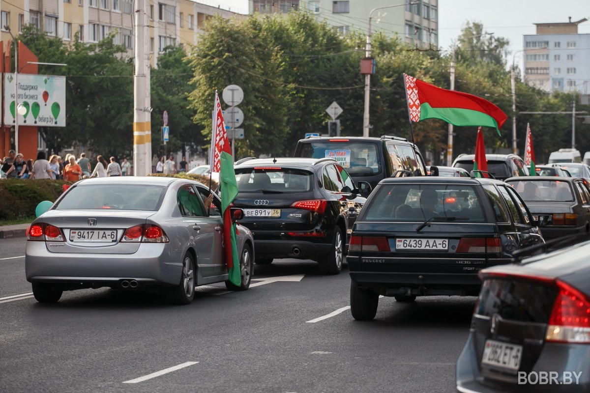 В Бобруйске прошёл автопробег в поддержку Александра Лукашенко. Фоторепортаж В Бобруйске прошёл автопробег в поддержку Александра Лукашенко. Фоторепортаж