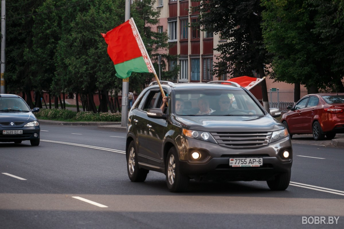 В Бобруйске прошёл автопробег в поддержку Александра Лукашенко. Фоторепортаж В Бобруйске прошёл автопробег в поддержку Александра Лукашенко. Фоторепортаж