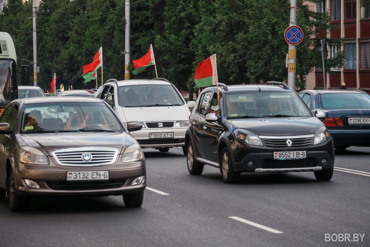 В Бобруйске прошёл автопробег в поддержку Александра Лукашенко. Фоторепортаж В Бобруйске прошёл автопробег в поддержку Александра Лукашенко. Фоторепортаж