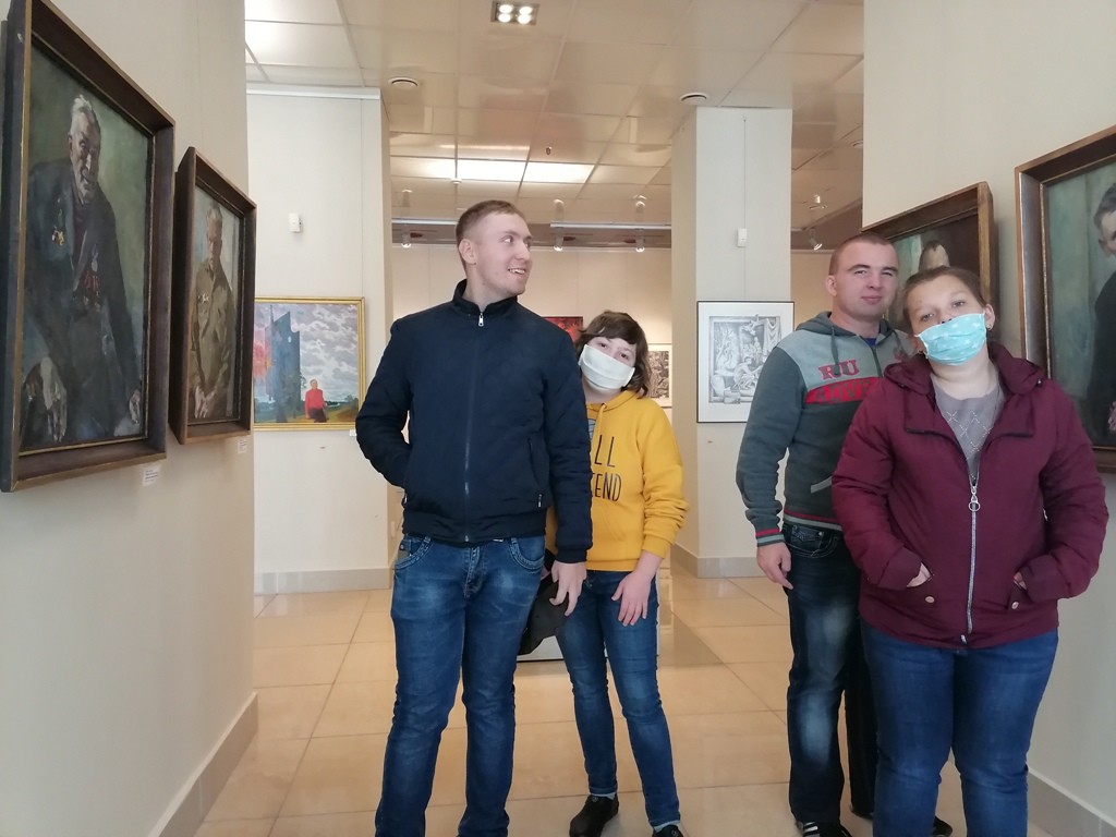 Бобруйчане с инвалидностью посетили картинную галерею