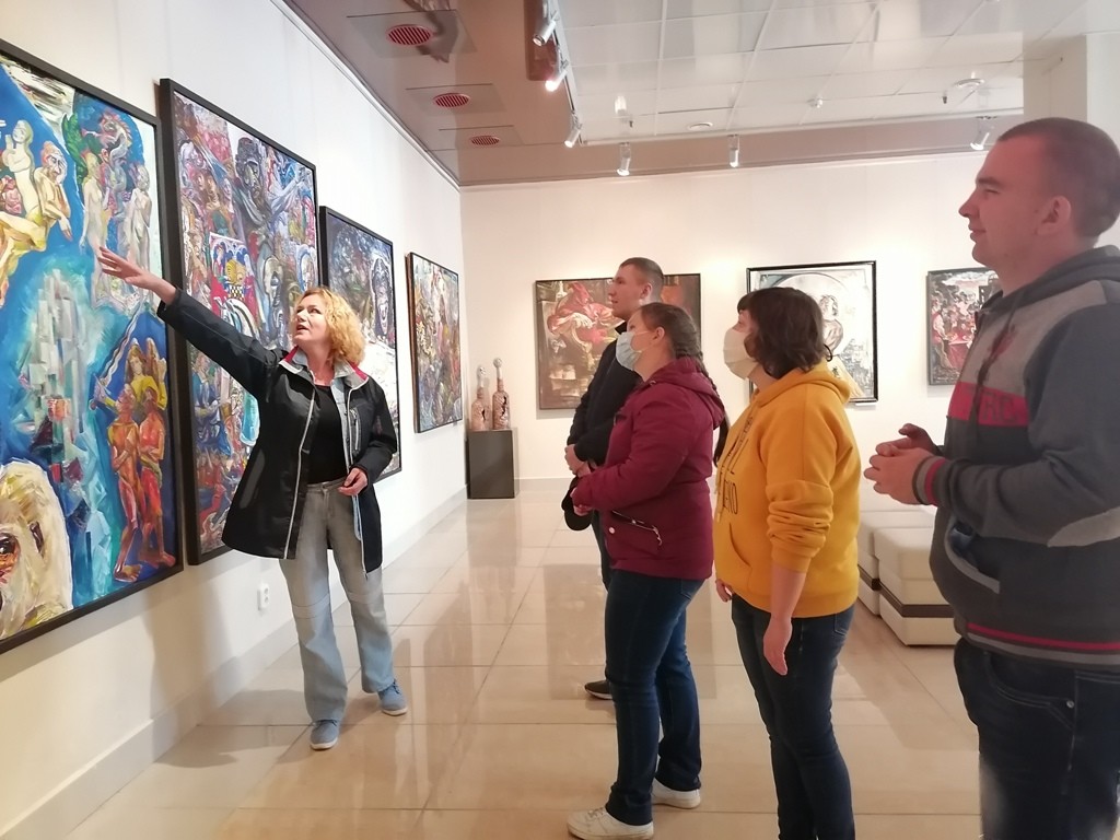 Бобруйчане с инвалидностью посетили картинную галерею