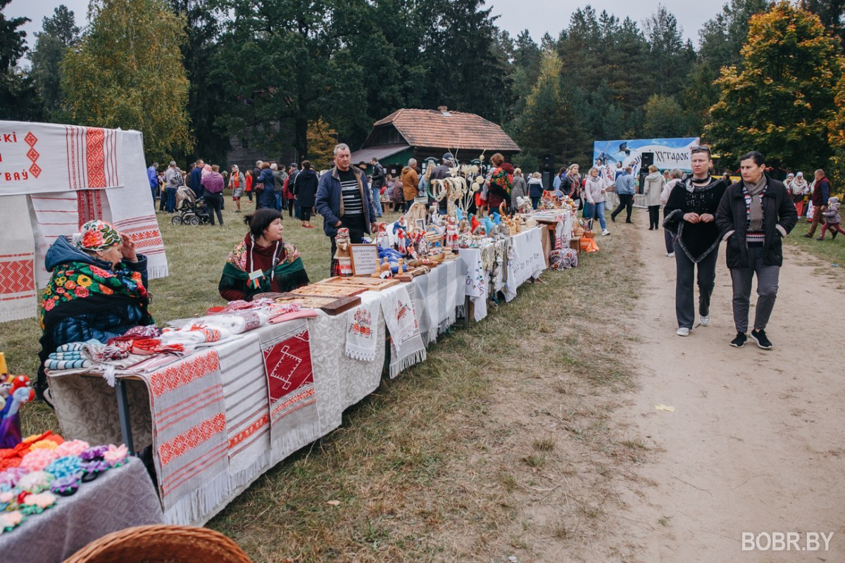 В деревне Глуша прошла ярмарка “Глушанскi хутарок” В деревне Глуша прошла ярмарка “Глушанскi хутарок”