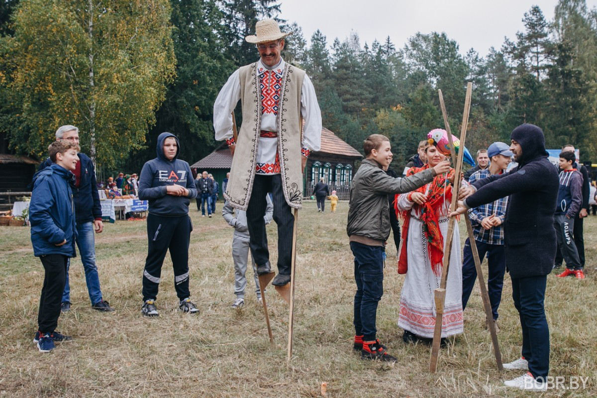 В деревне Глуша прошла ярмарка “Глушанскi хутарок” В деревне Глуша прошла ярмарка “Глушанскi хутарок”
