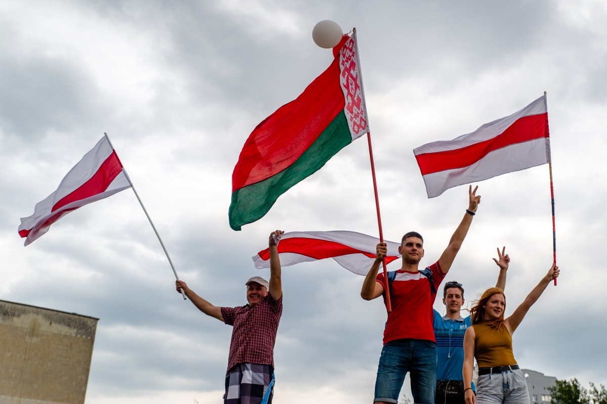 Протестующие «Белшины», «король» с синими пальцами и диджей с собакой: лучшие снимки Юрия Комиссарова Протестующие «Белшины», «король» с синими пальцами и диджей с собакой: лучшие снимки Юрия Комиссарова