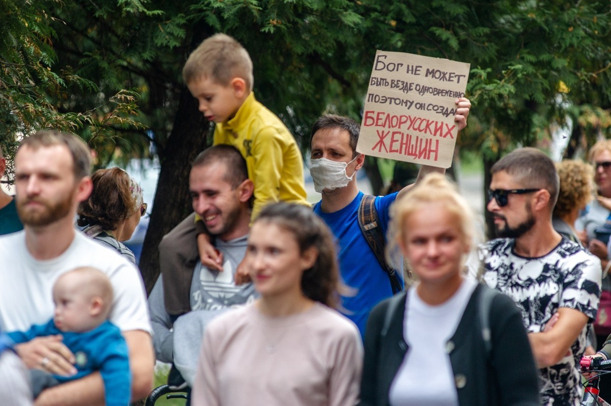 Протестующие «Белшины», «король» с синими пальцами и диджей с собакой: лучшие снимки Юрия Комиссарова Протестующие «Белшины», «король» с синими пальцами и диджей с собакой: лучшие снимки Юрия Комиссарова