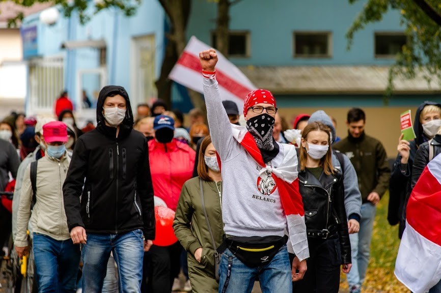 Протестующие «Белшины», «король» с синими пальцами и диджей с собакой: лучшие снимки Юрия Комиссарова Протестующие «Белшины», «король» с синими пальцами и диджей с собакой: лучшие снимки Юрия Комиссарова