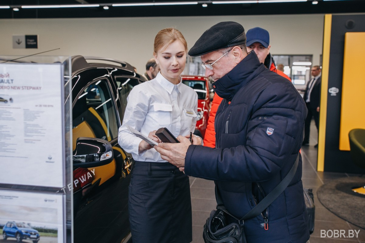В Бобруйске открылся первый в Беларуси мультибрендовый автосалон В Бобруйске открылся первый в Беларуси мультибрендовый автосалон