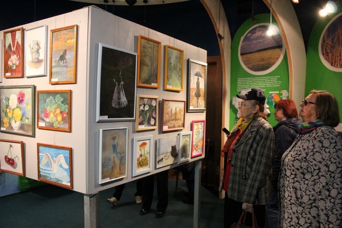 В Бобруйском краеведческом музее открылась выставка «Оттенки настроения»