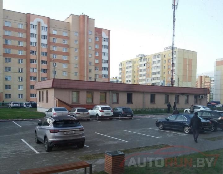 Возле здания Солигорской прокуратуры сгорели четыре автомобиля. Возбуждено уголовное дело Возле здания Солигорской прокуратуры сгорели четыре автомобиля. Возбуждено уголовное дело