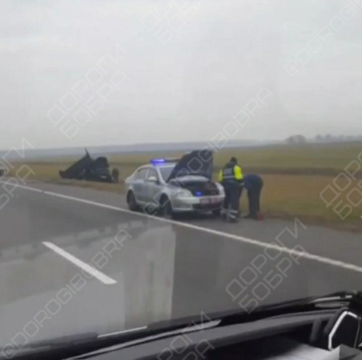 В Бобруйском районе грузовик вылетел с дороги и опрокинулся. Фотофакт В Бобруйском районе грузовик вылетел с дороги и опрокинулся. Фотофакт