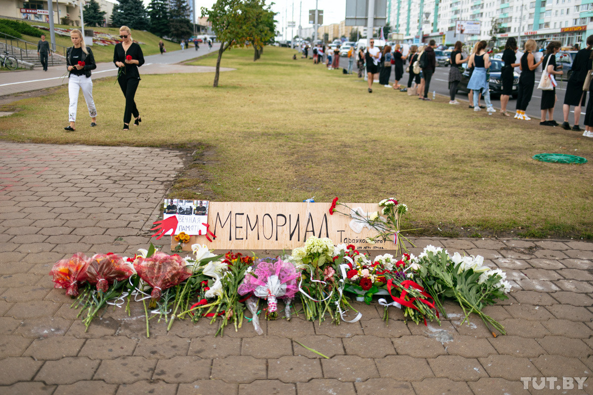 За надпись «Не забудем» двух человек обвиняют по двум «уголовкам». Им грозит до 10 лет За надпись «Не забудем» двух человек обвиняют по двум «уголовкам». Им грозит до 10 лет