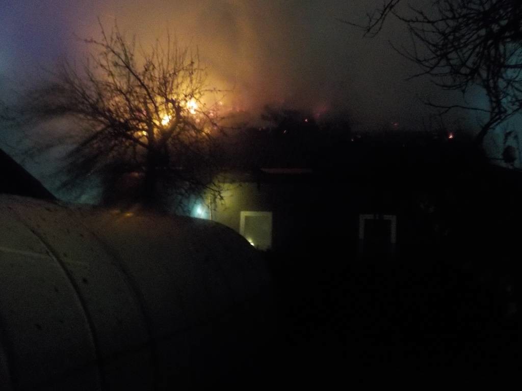 В Бобруйске по улице Баумана горел дом