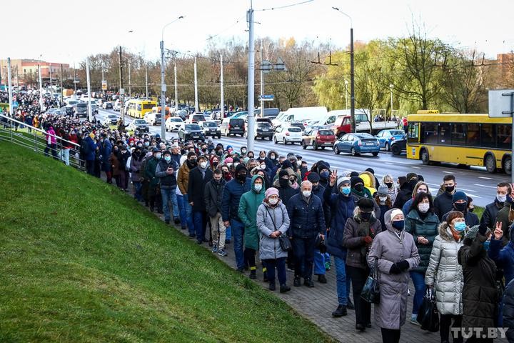 В Минске простились с Романом Бондаренко — пришли тысячи человек В Минске простились с Романом Бондаренко — пришли тысячи человек
