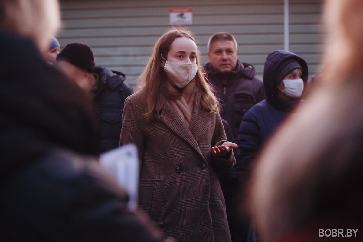 “Как будто нам посмеялись в лицо”. На улице Рокоссовского №40 состоялась встреча с представителями горисполкома “Как будто нам посмеялись в лицо”. На улице Рокоссовского №40 состоялась встреча с представителями горисполкома