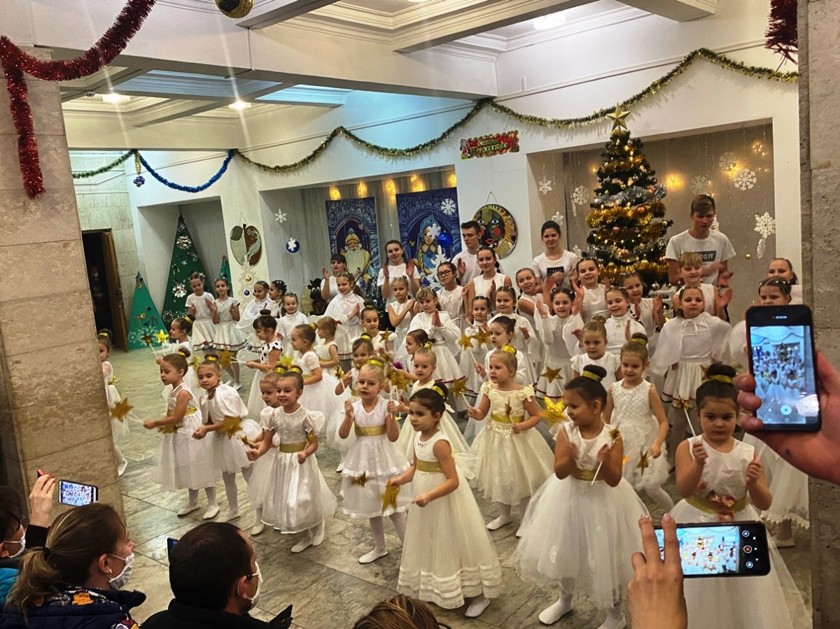 В Бобруйске прошел новогодний отчётный концерт танцевальных студий. Как это было?