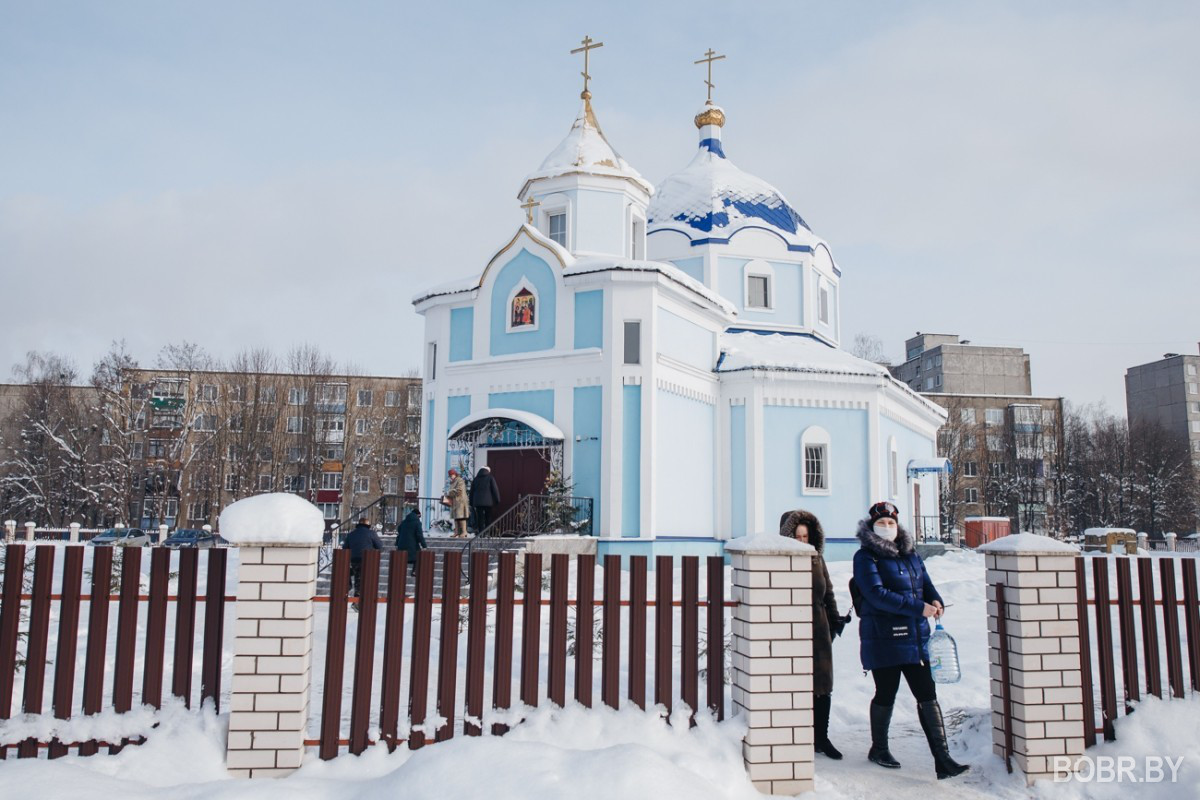 крещение в ильинском. крещение в ильинском. крещенские купания мчс. крещение взрослого. березина речка.