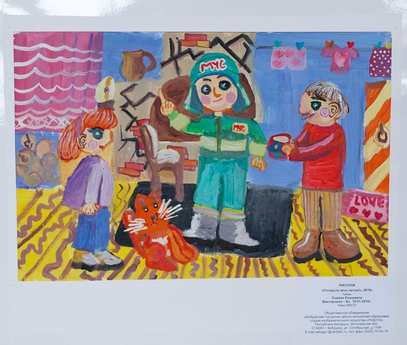 В Гродно проходит выставка детского творчества «Спасатели глазами детей»