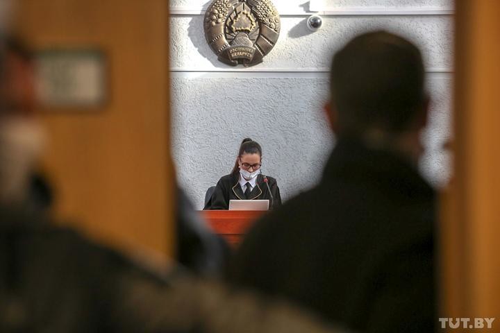 Двум молодым журналисткам дали по два года колонии за стрим Двум молодым журналисткам дали по два года колонии за стрим