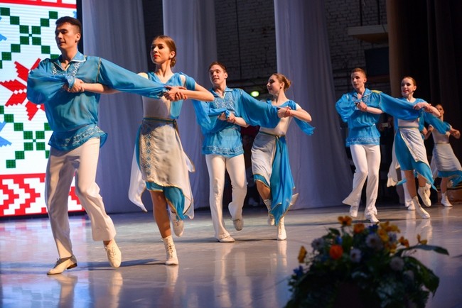 Народный ансамбль танца «Юность» и народный хор имени Балаханова –  подтвердили свои звания