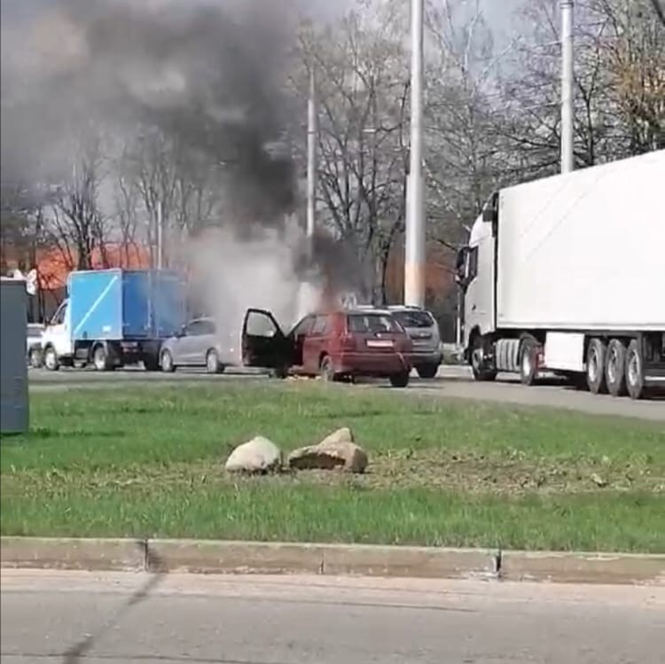 В Бобруйске горел Volkswagen. Фотофакт В Бобруйске горел Volkswagen. Фотофакт