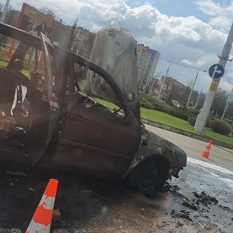 В Бобруйске горел Volkswagen. Фотофакт В Бобруйске горел Volkswagen. Фотофакт