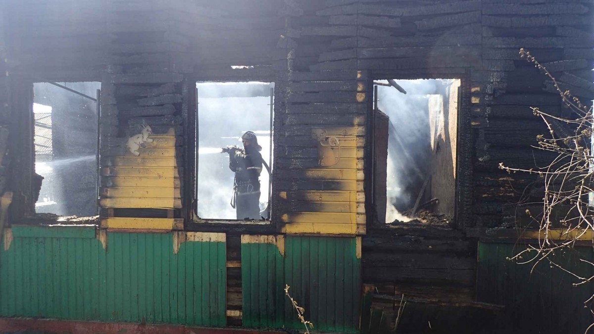 Горели жилой дом и гараж: за один день в Бобруйском районе произошло два пожара