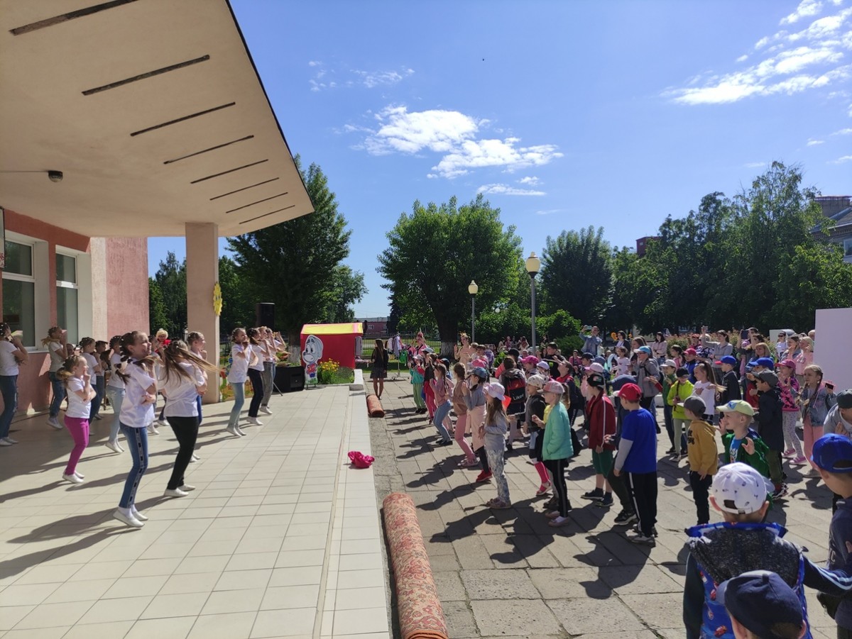 В Бобруйске состоялся большой детский праздник «Солнышко светит, и смеются дети»