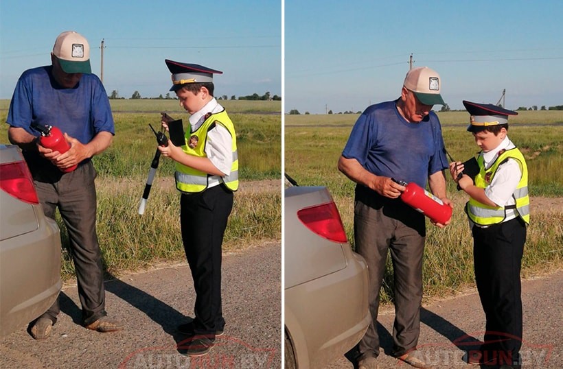 Мальчик в форме ГИБДД выходит на дорогу и останавливает машины. Водители ему подыгрывают Мальчик в форме ГИБДД выходит на дорогу и останавливает машины. Водители ему подыгрывают