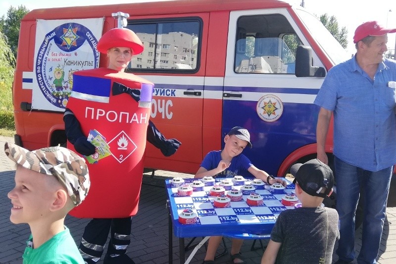 Бобруйские спасатели приняли участие в городской акции? «Лето Первомайское»