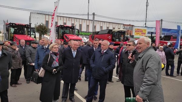 Техника «Бобруйскагромаш» представлена на «дожинках» в Витебской области Техника «Бобруйскагромаш» представлена на «дожинках» в Витебской области