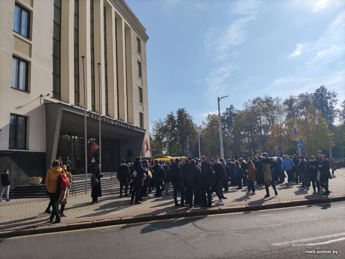 Националка. Заминировали школу Минск.