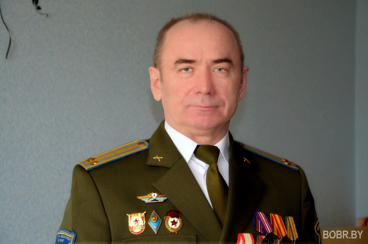 “За 33 года моей службы в армии, в сумме, в разлуке с Галей мы прожили 9 лет”. Сергей Богомолов о службе с семьей “За 33 года моей службы в армии, в сумме, в разлуке с Галей мы прожили 9 лет”. Сергей Богомолов о службе с семьей