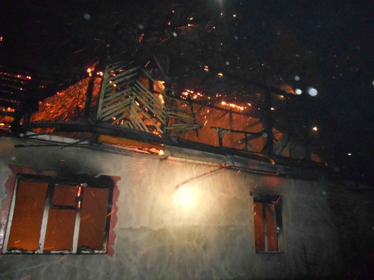 В Бобруйске в Рогачевском переулке горел нежилой дом
