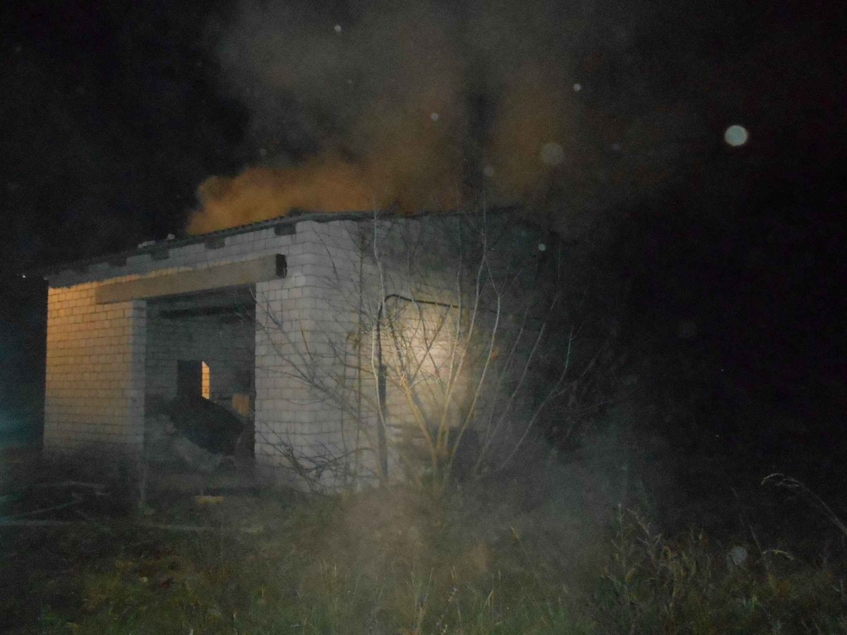 В Бобруйском районе горела хозпостройка