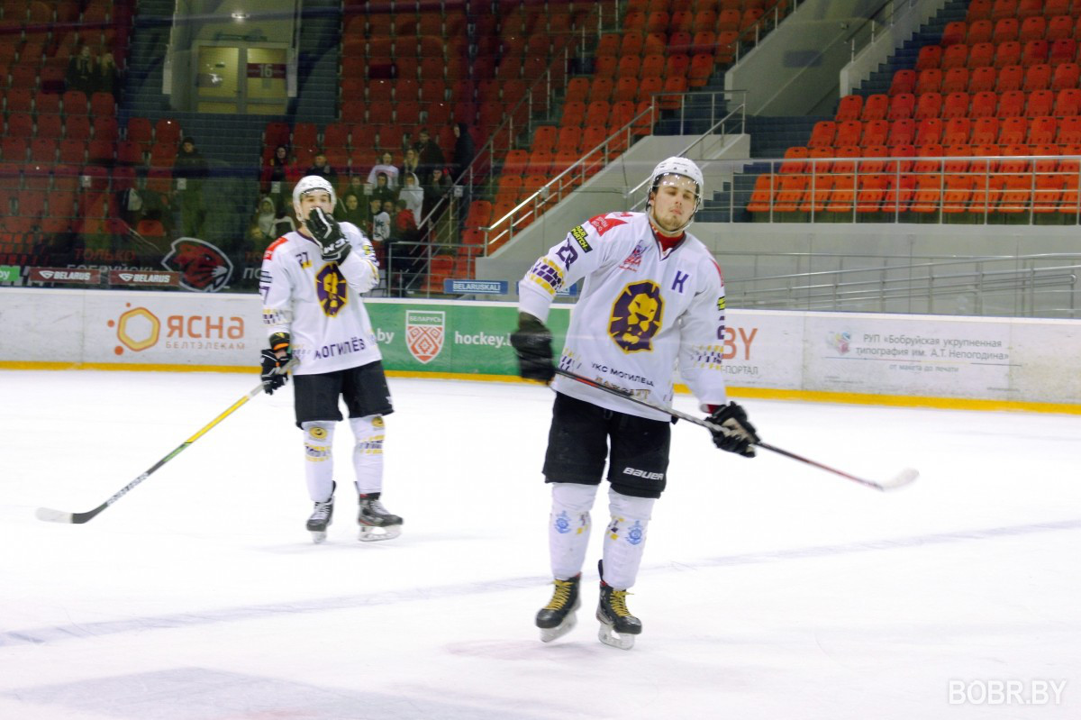 Хоккейная команда Бобруйска со счетом 5:4 выиграла у Могилева по буллитам