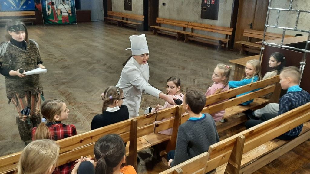 Бобруйским школьникам показали театрализовано-познавательную программу «Путешествие в страну здоровья»