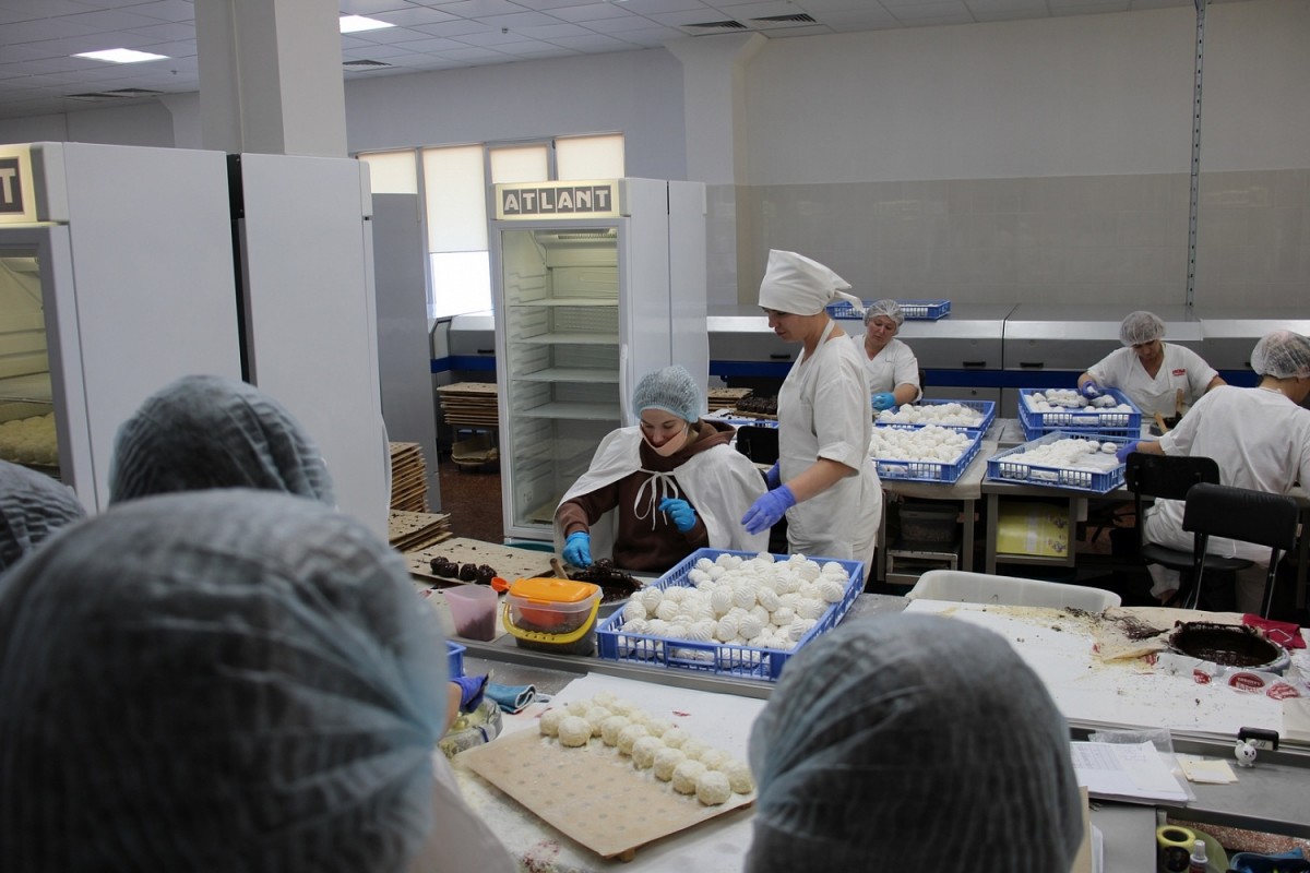 Учащиеся торгово-экономического колледжа Бобруйска посетили фабрику «Красный пищевик»