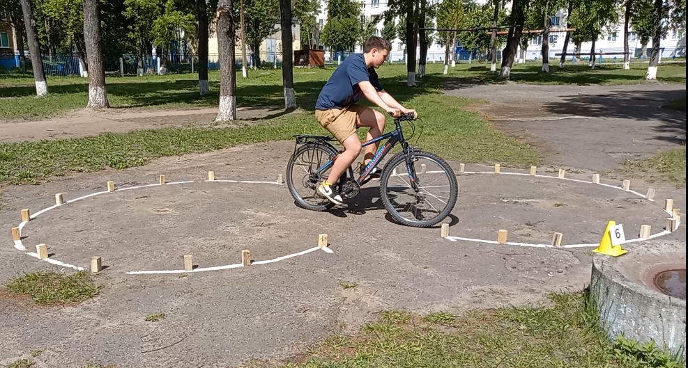 Соревнования по фигурному вождению велосипеда. Бобруйск