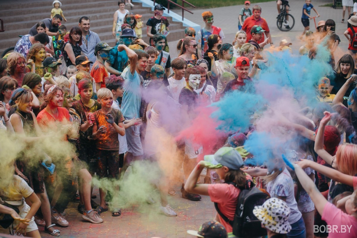 Фестиваль красок Белхоли прошел в Бобруйске