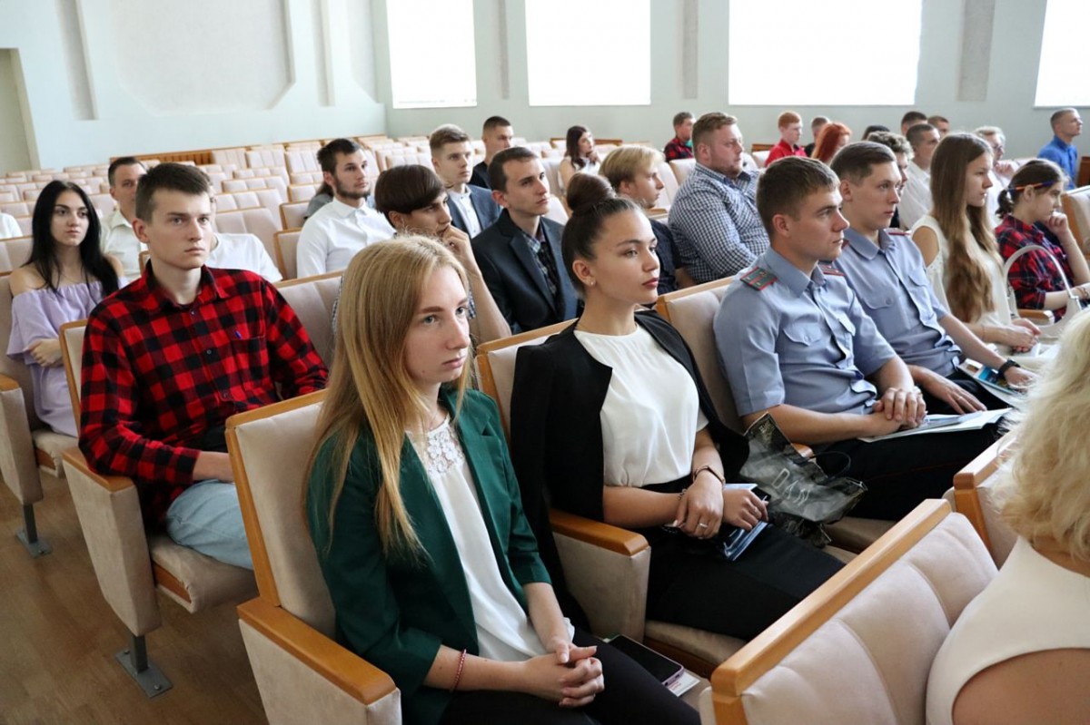 В Бобруйском райисполкоме прошла встреча руководства района с молодыми специалистами