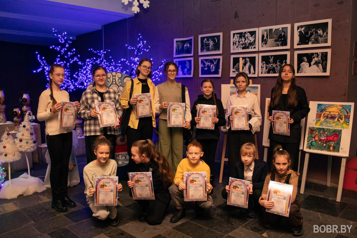 В театре подвели итоги детской выставки-конкурса «Краски Рождества и Нового года»