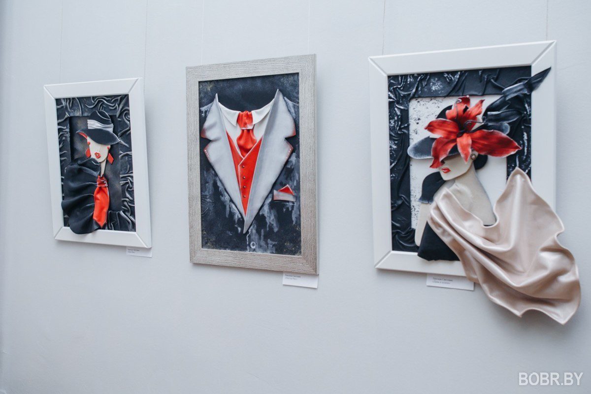 «Откровенно о сокровенном»: в выставочном зале открылась выставка кожаных изделий ручной работы